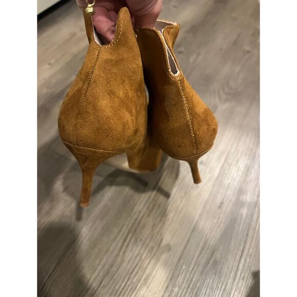 Charles David Suede Shoes - Picture 2 of 7